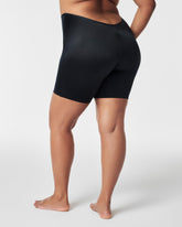 SPANXshapeâ„¢ Suit Your Fancy Low-Back Mid-Thigh Short | Very Black